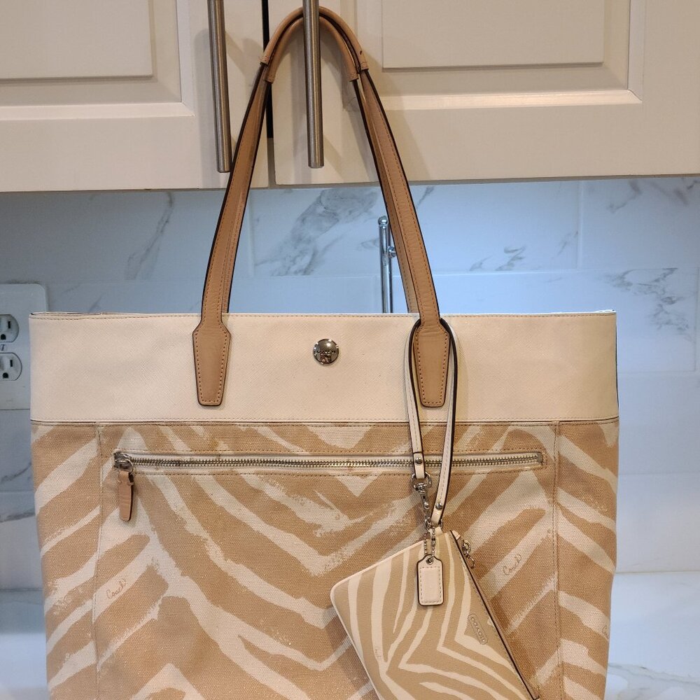 Coach Set Zebra Print Extra Large Canvas Resort Tote Bag with Wristlet - Picture 2 of 8